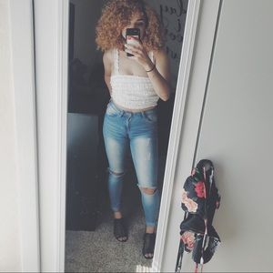 3/$10 🤍Ruffled White Crop-Top🤍